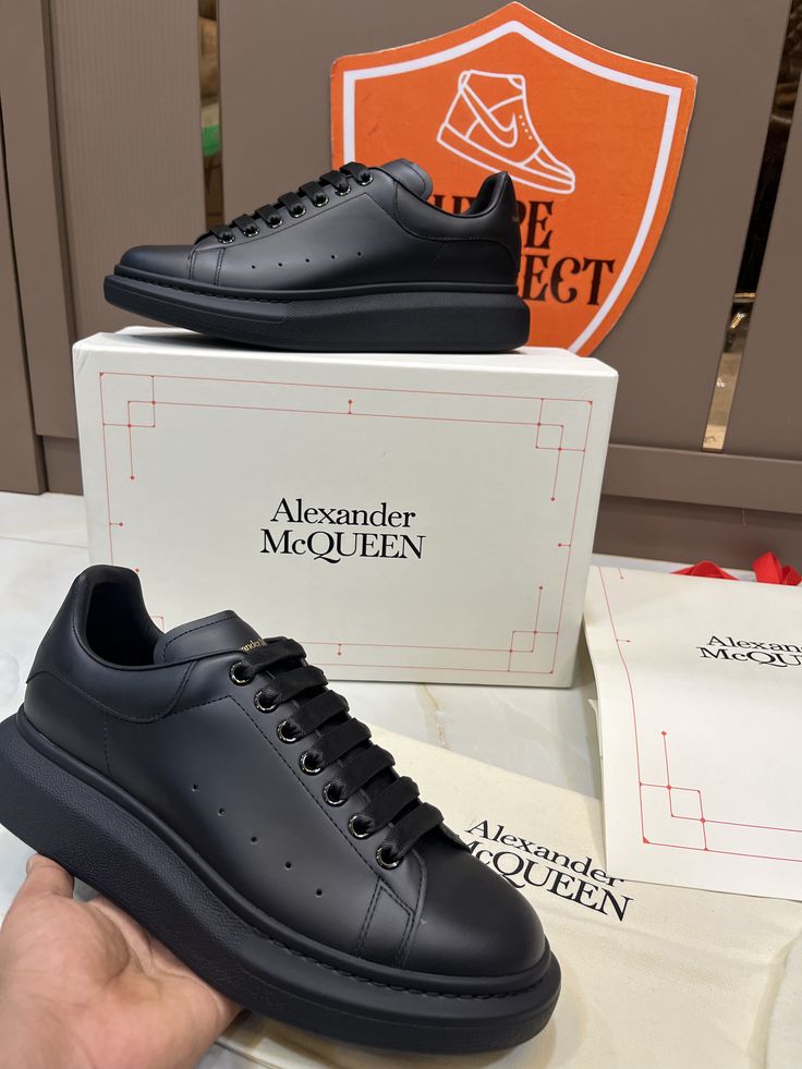 Alexander McQueen - BrandClothes